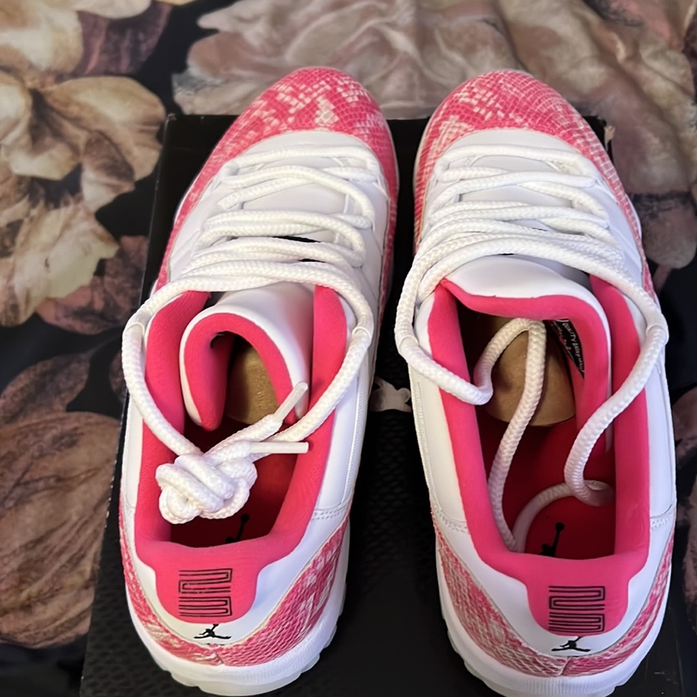 Brand new jordan 11 retro low - Picture 5 of 5